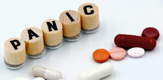 Jak radzić sobie z zaburzeniami erekcji? Mężczyzna rozmawia z terapeutą o zaburzeniach erekcji, jak radzić sobie z tym problemem w przyjaznej atmosferze.